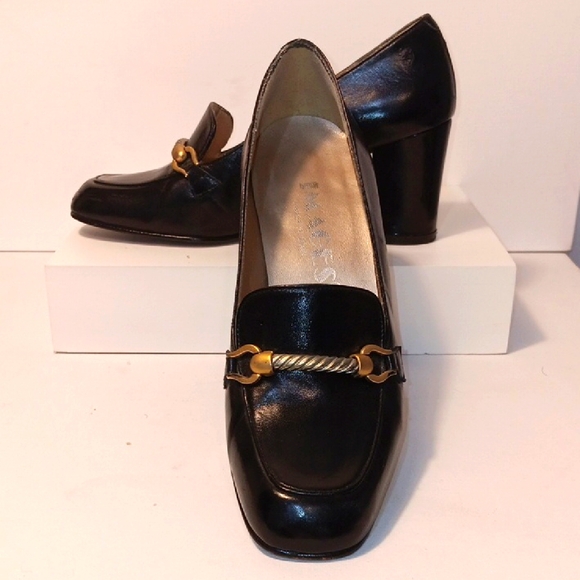 IMAGES MADE IN Spain Black Leather Loafers with Gold Accent size 5.5B - Picture 1 of 5